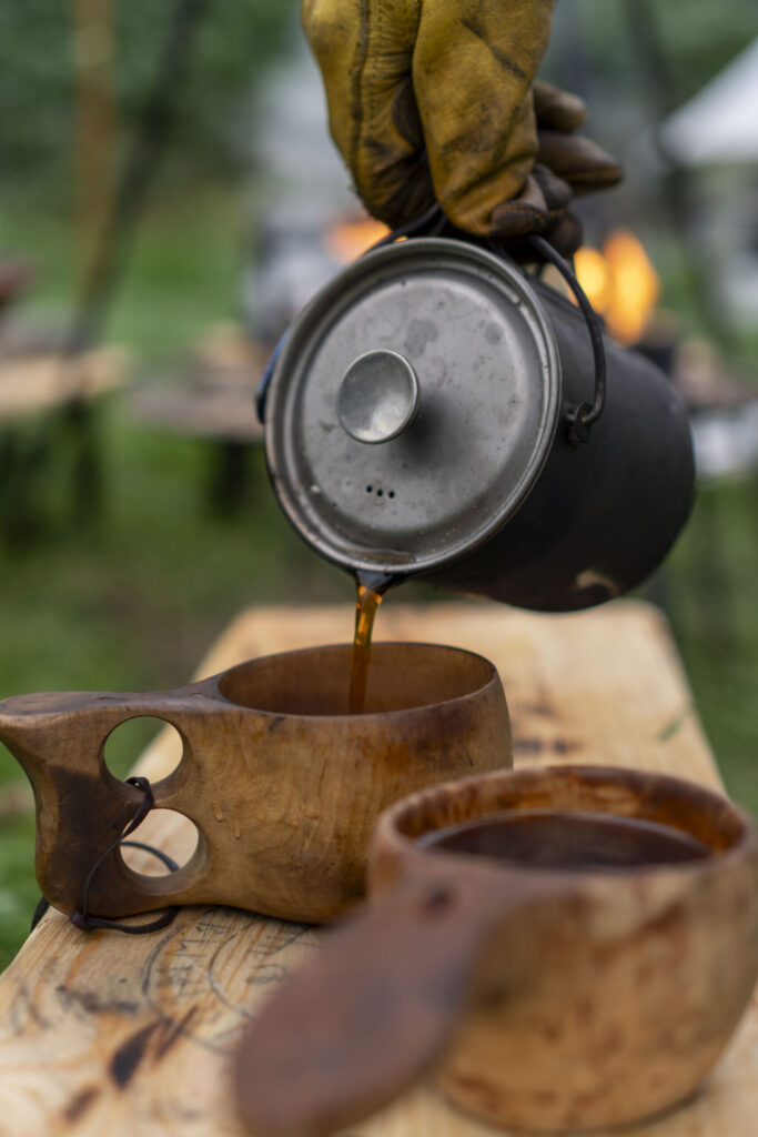 Kuksa mit Kaffee aus der French Press